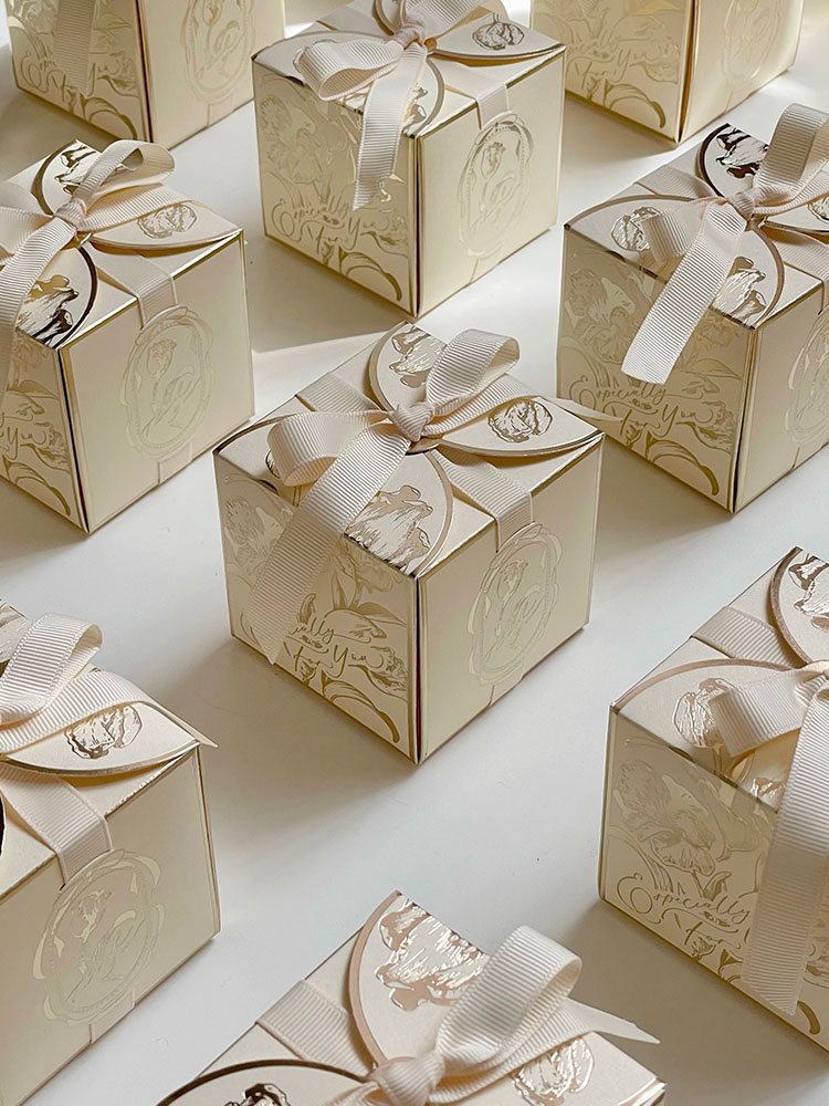 Square Paper Gift Boxes with R - مراجعة Wedding Favor Box وسعره
