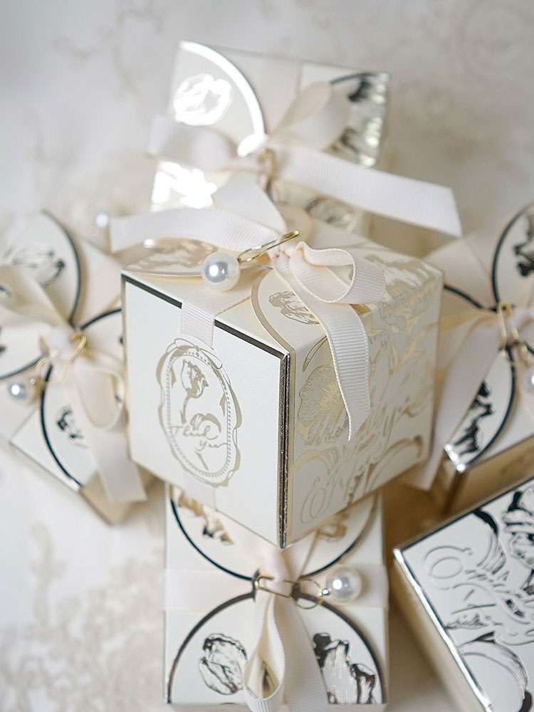 Square Paper Gift Boxes with R - مراجعة Wedding Favor Box وسعره